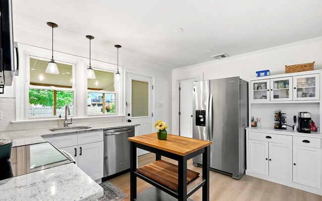 Foto del edificio - 135 Longshore Ave