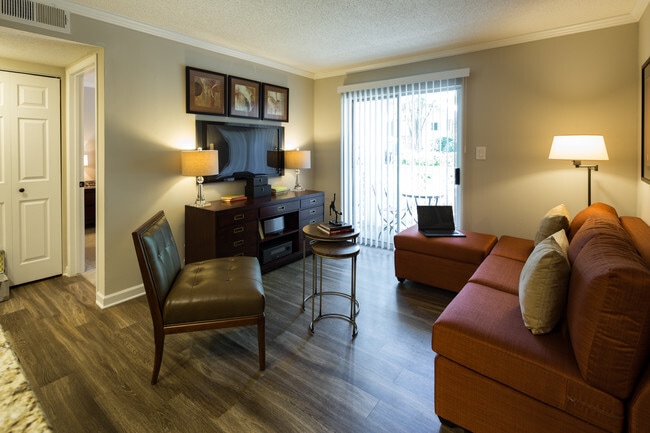 Executive One Bedroom Deluxe Model - Dunwoody Ridge