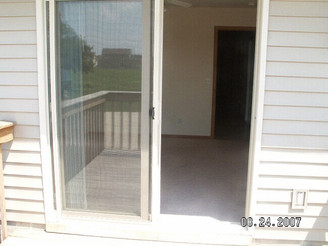 Foto del edificio - 2356 Meadowpoint Dr