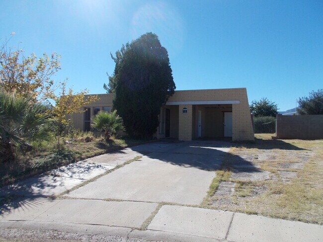 3 Bedroom 2 bath, fenced backyard - 3 Bedroom 2 bath, fenced backyard House