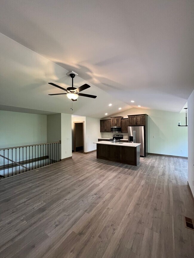 Foto del edificio - 1124 Juniper Pl