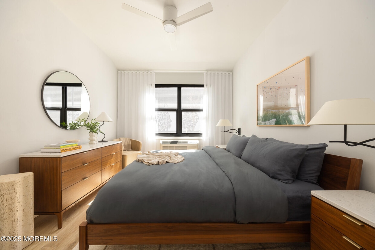 Primary Photo - 1150 Kingsley St