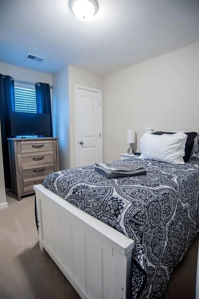 Foto del edificio - Lakeview Commons Townhouse for Rent