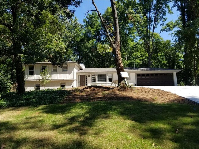 Foto del edificio - 408 Tall Oaks Dr NE
