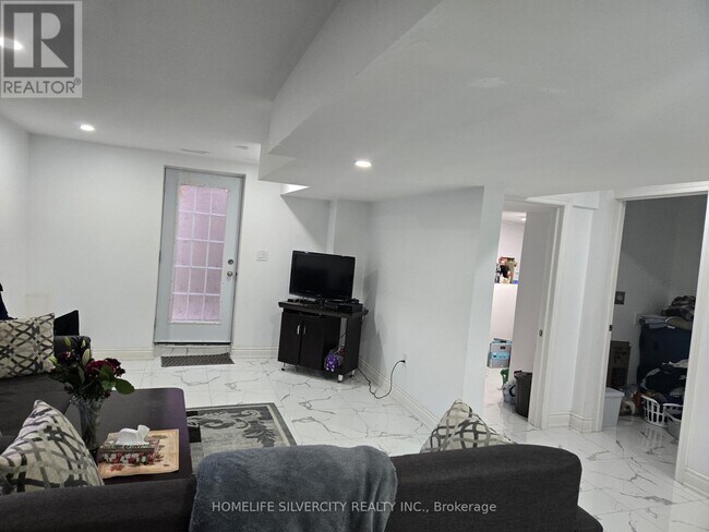 Building Photo - 80 Abitibi Lake Dr