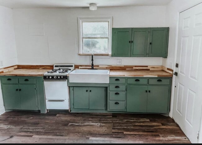 Building Photo - 902 W Dunbar St