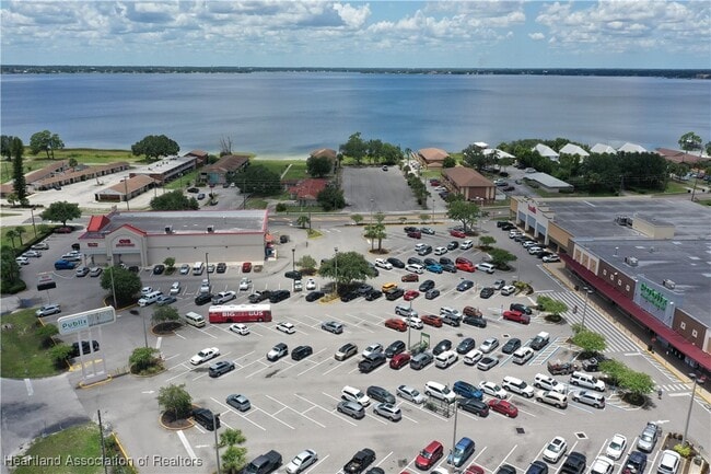 Foto del edificio - 1001 Lakeview Dr