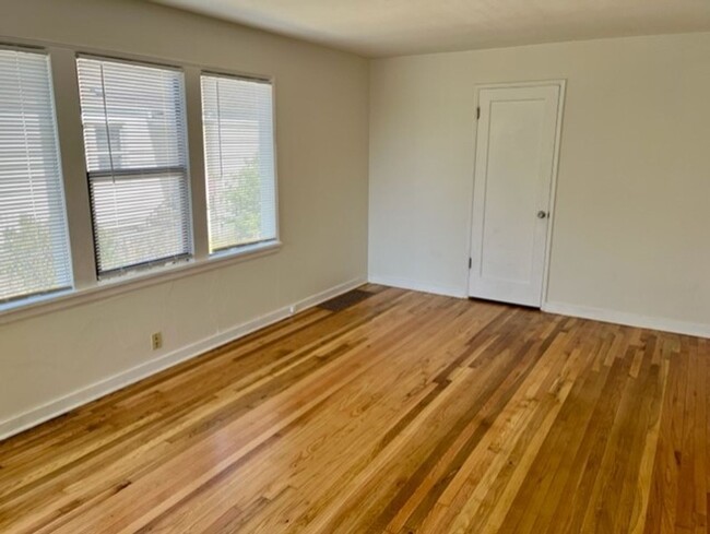 Building Photo - YUNG DUPLEX