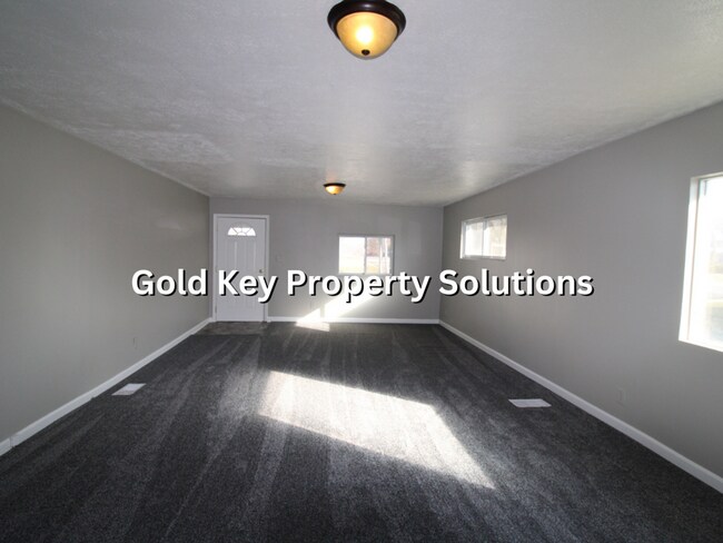 Building Photo - Remodeled 3 BR 1 BA House with Huge Bonus ...