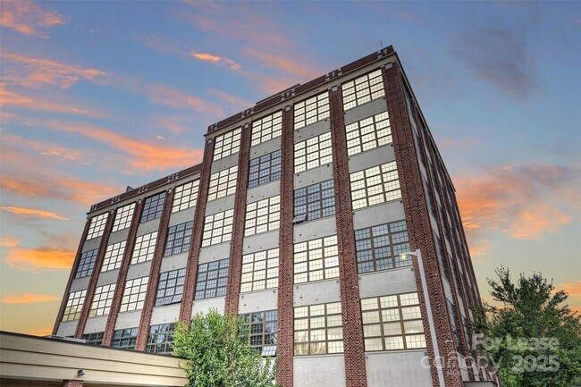 Foto del edificio - 715 N Graham St