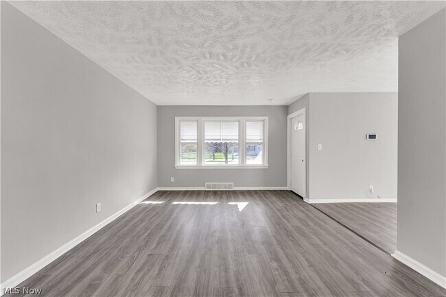 Foto del edificio - 2521 Greenvale Rd