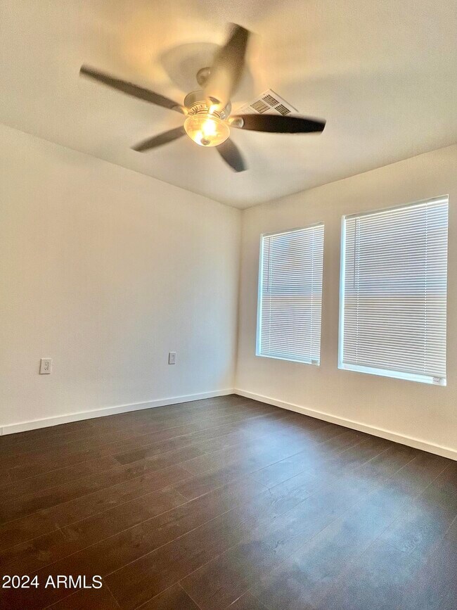 Foto del edificio - 330 N 15th St