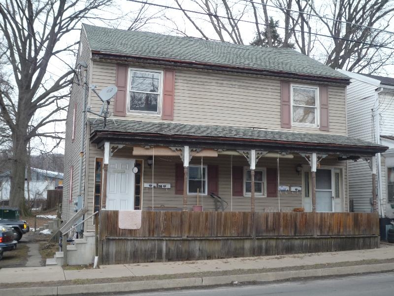 Primary Photo - 421-423 Railroad St