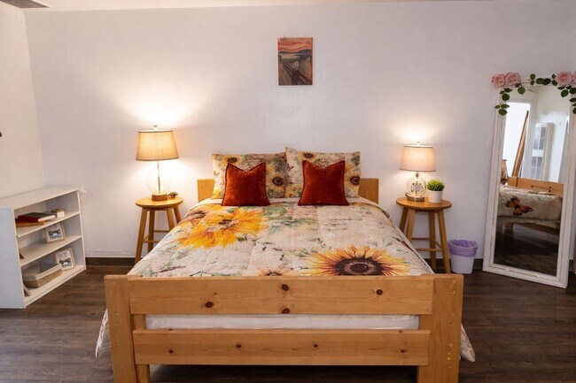 Foto del edificio - 2811 Dracena St