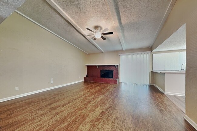 Foto del edificio - 7409 Whitewood Dr