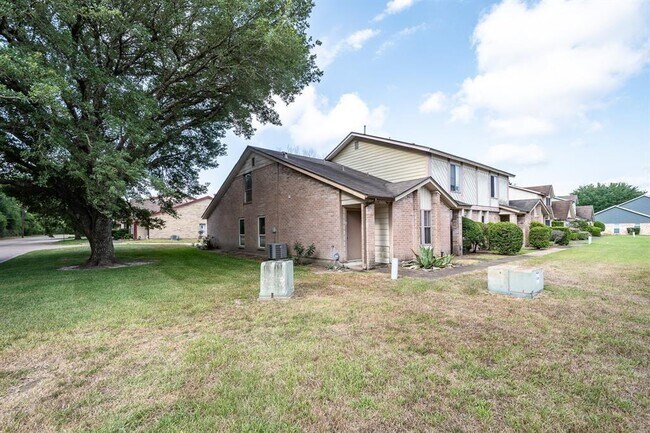 Building Photo - 2053 Country Village Blvd