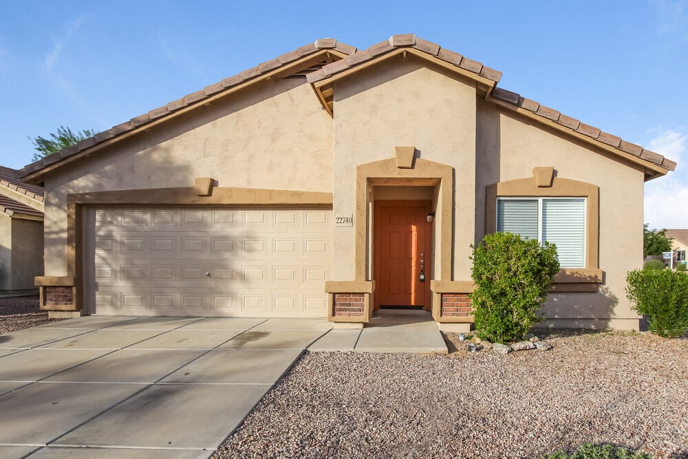 Foto principal - 22740 W Mohave St