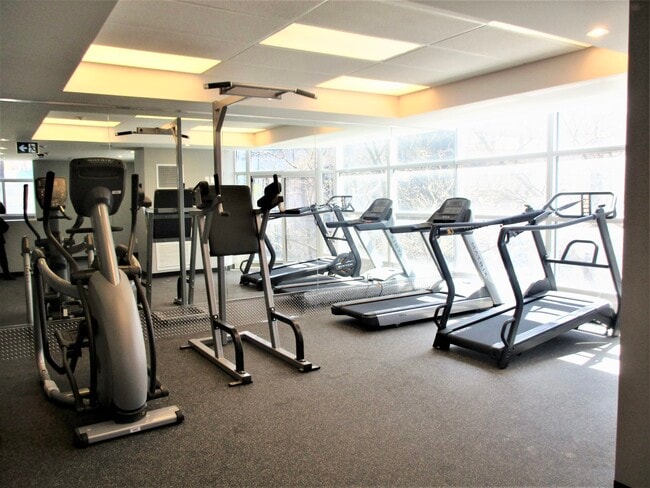 Gym - Bay Charles Tower