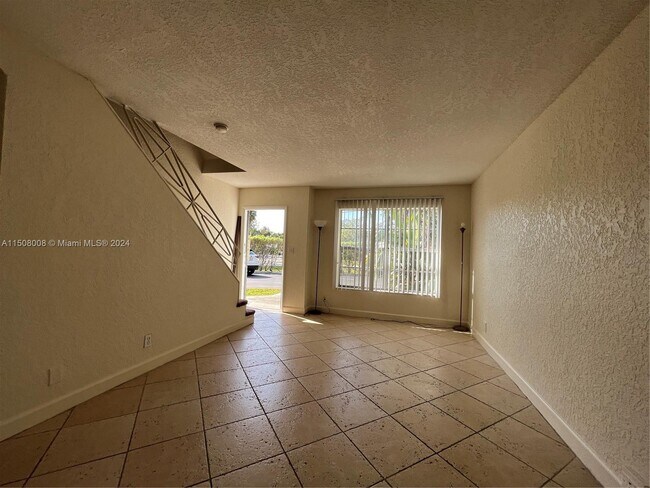 Foto del edificio - 4815 NW 9th Dr