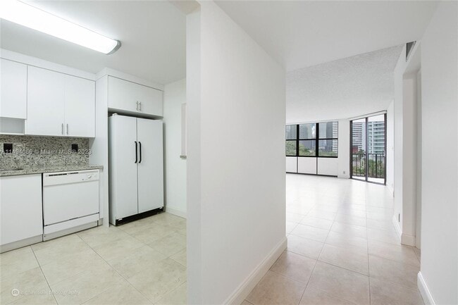 Building Photo - 1901 Brickell Ave