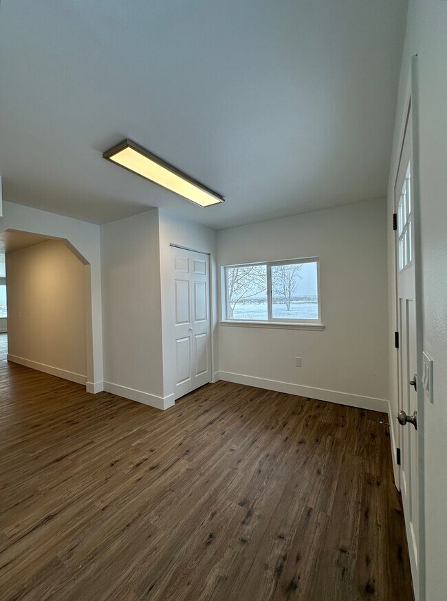 Building Photo - *360 TOUR AVAILABLE* Country Living on 5 A...