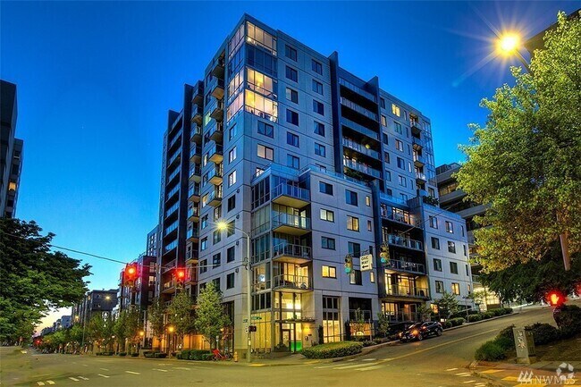 Building Photo - 81 Clay St