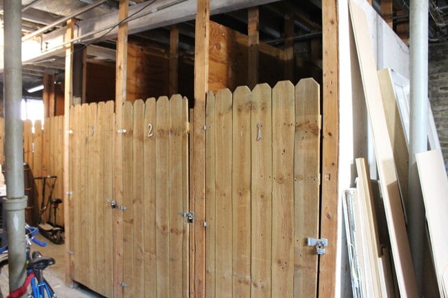 Building Photo - 4055 N Spaulding Ave