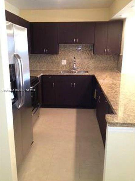 Building Photo - 2500 Parkview Dr