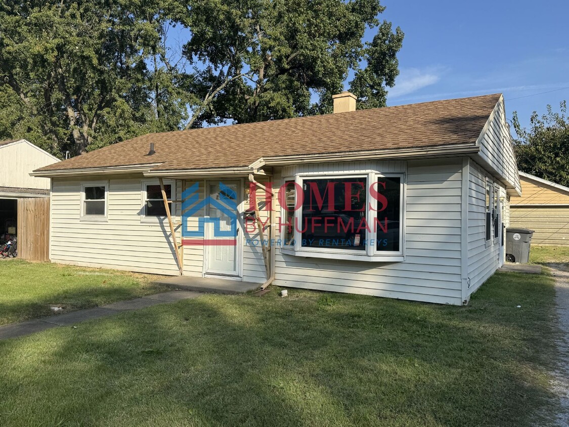 Primary Photo - Three Bedroom House | Two Car Garage