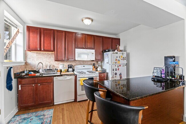 Foto del edificio - 6319 N Sacramento Ave