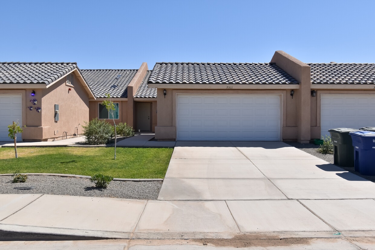 7311 E 39th Pl, Yuma, AZ 85365 Townhome Rentals in Yuma AZ