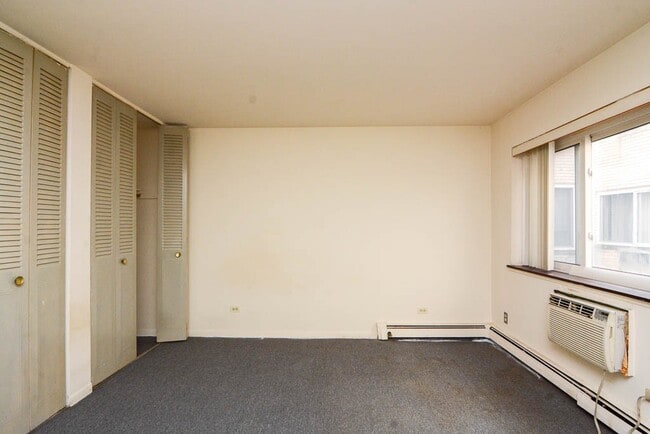 Building Photo - 663 W Grace St