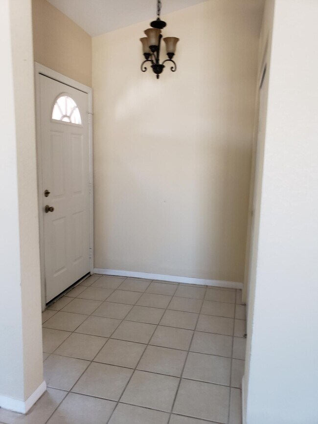 Building Photo - 68412 Descanso Cir