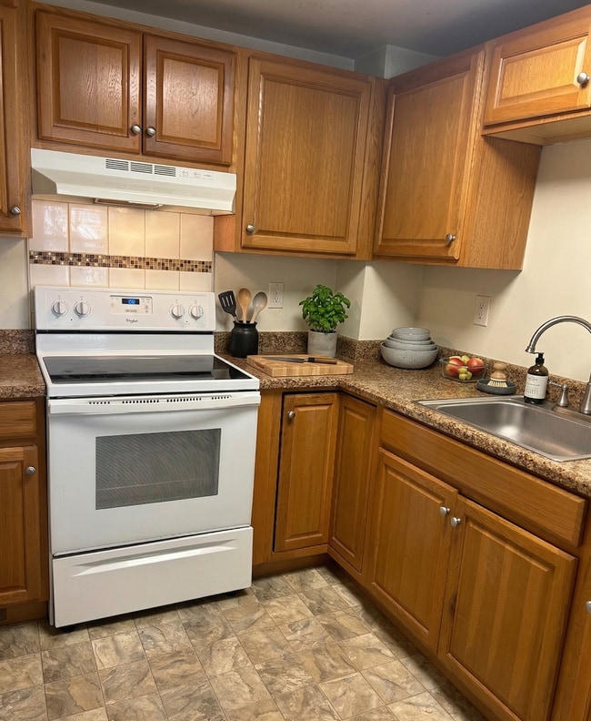 Building Photo - 116 E Coulter Ave