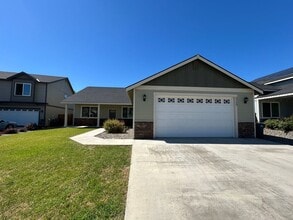 Building Photo - 2309 North Middlecrest Drive