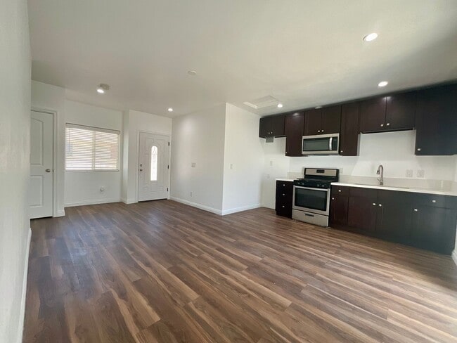 Building Photo - 1057 Circle City Dr