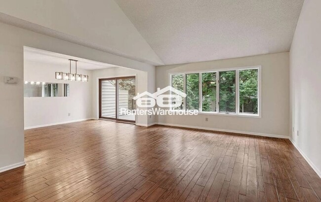 Foto del edificio - 7406 Cahill Rd