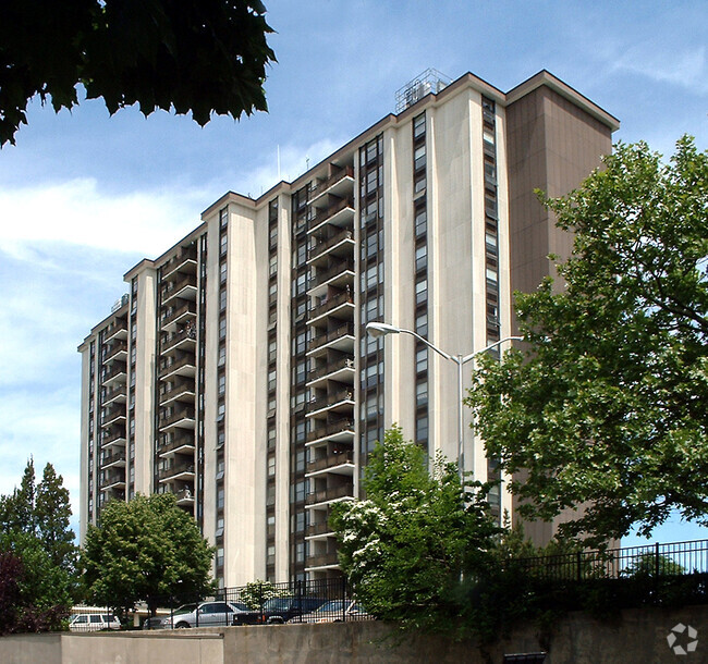 Foto del edificio - Eastpointe Condominium