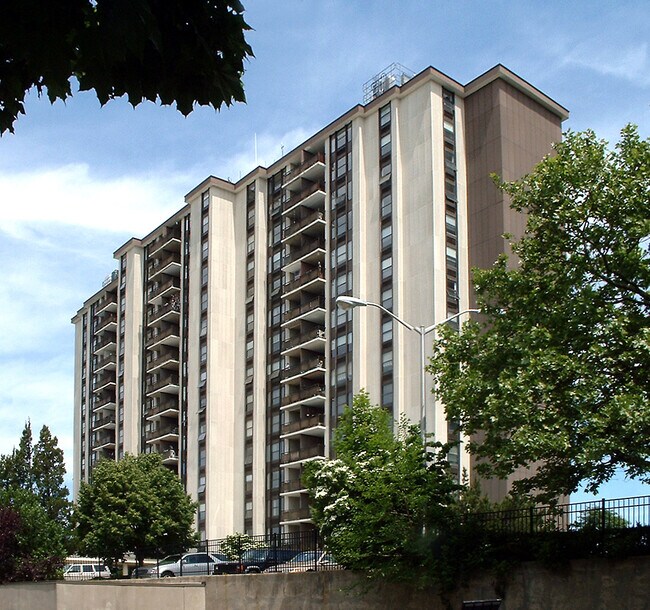 Building Photo - Eastpointe Condominium