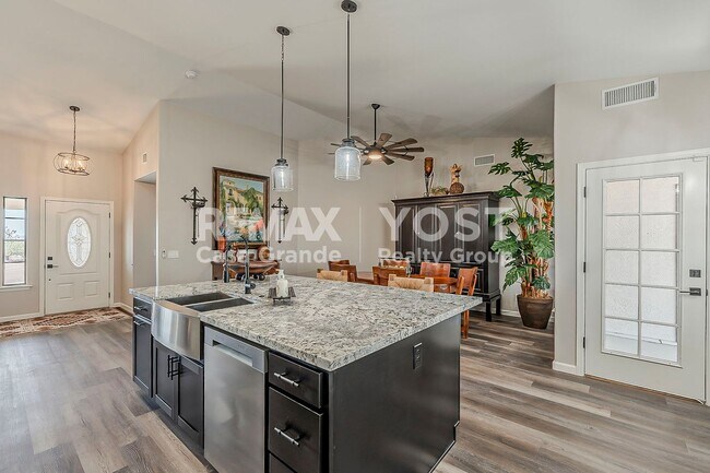 Foto del edificio - Furnished Home on 2.5 Acres – Your Escape Awaits!