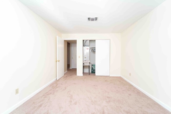 Building Photo - 176 Maple Ave