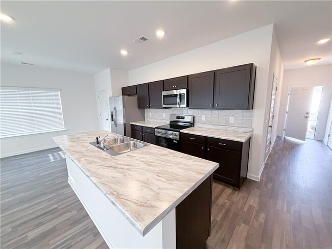 Building Photo - 145 Red Oak Ln