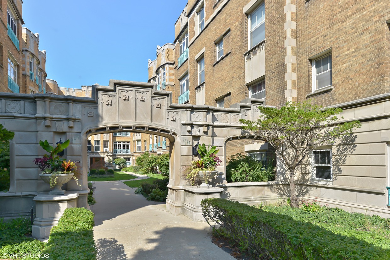 Primary Photo - 1524 E 59th St