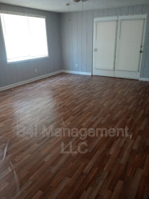 Building Photo - 6331 Garnet Dr