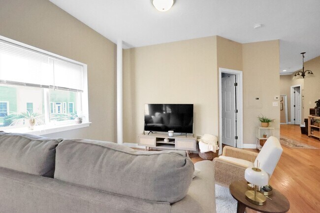 Foto del edificio - 290 E 8th St