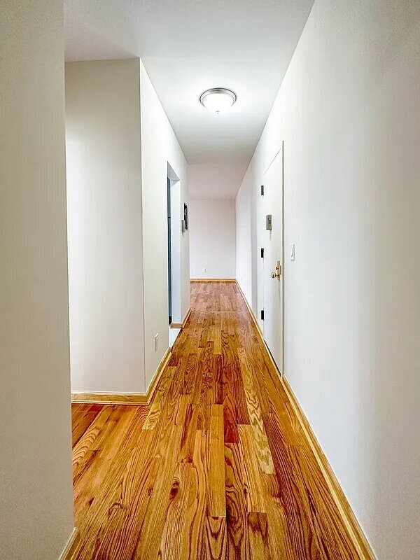 Foto del edificio - "Chic 1-Bed Oasis with Hardwood Floors in the Heart of NYC – 850 Sq. Ft. of Urban Elegance!"