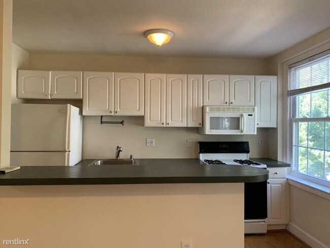 Foto del edificio - 2760 Devonshire Pl NW