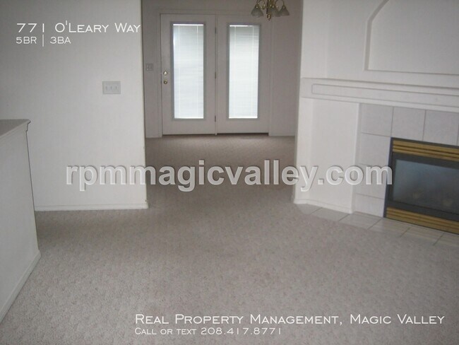 Foto del edificio - Beautiful large 5 Bedroom, 3 full Bathroom
