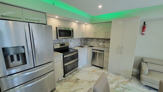 Building Photo - Alexander 521