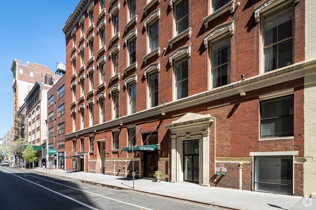 Building Photo - Chelsea 121